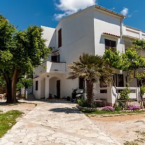 Appartamento Nenad & Marija, Pag Town